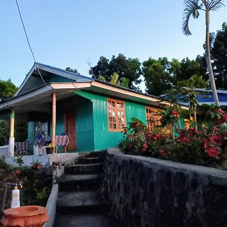 Hobbit Hill Apartment Ruteng Exterior photo