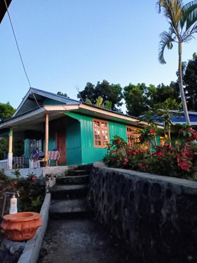 Hobbit Hill Apartment Ruteng Exterior photo