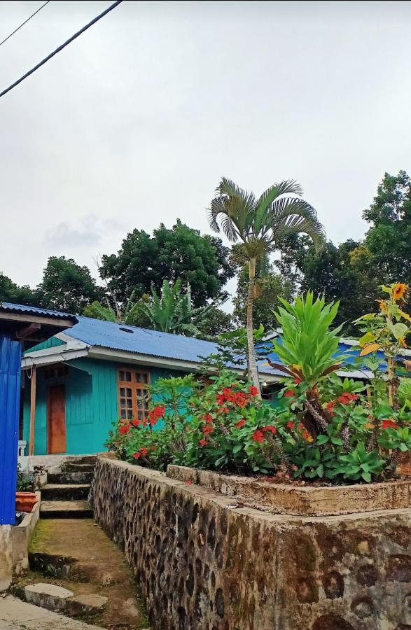 Hobbit Hill Apartment Ruteng Exterior photo